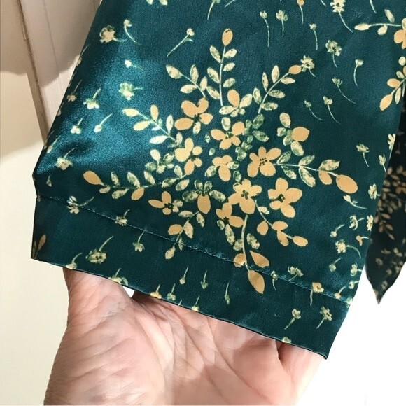 Gilligan & O'Malley Silky Collared Button Front Loungewear Pajama Top Green Gold - Picture 4 of 8